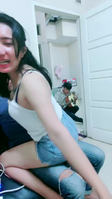 TANTE KINA DAN BERONDONG