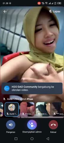 AUREL Gadis Berjilbab Live Pamer Susu Gede – LiveOmek-AUREL Gadis Berjilba.mp4