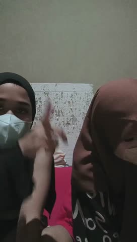 Ukhti bertiga dient0d ganti2an
