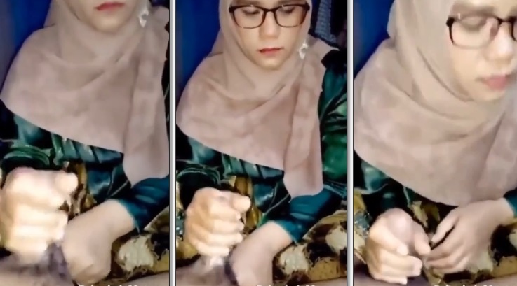 Bu Guru Memiliki Kemampuan Mengeluarkan Sperma