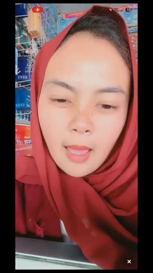Alisha Penjaga Konter Eksib Omek di Konter