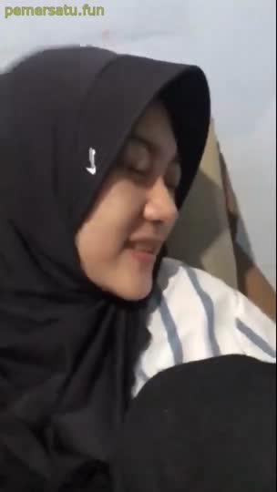 Ukhti cantik sekali kenapa mau aja di entotin yang bukan halal